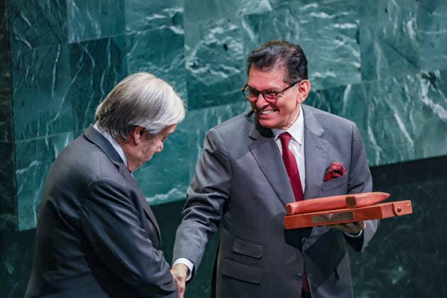 September 8, 2026, New York, New York, United States: KHALILUR RAHMAN, incoming President of the 81st session of the UN General Assembly, holds the General Assembly gavel as he shakes the hand of the UN Secretary-General ANTONIO GUTERRES during the closing plenary meeting of UNGA80 at UN Headquarters. The moment marks the transition of the General Assembly presidency to its 81st session. New York United States - ZUMAo116 20260908_znp_o116_048 Copyright: xBiancaxOterox