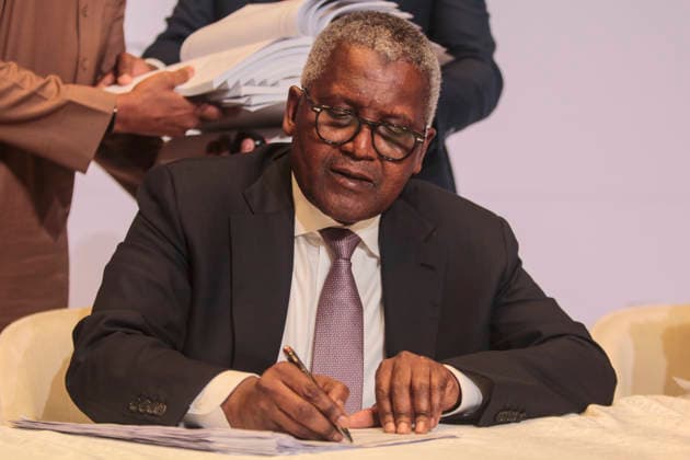 Dangote Refinery Signs N2.15 Trillion IPO Documents In Lagos, Nigeria Aliko Dangote, President and Chief Executive Officer of Dangote Industries Limited, signs documents for the initial public offering of Dangote Petroleum Refinery and Petrochemical, valued at 2.15 trillion naira (US$1.6 billion), at Eko Hotels in Victoria Island, Lagos, Nigeria, on September 7, 2026. The offering is intended to expand the refinery s capacity to 1.4 million barrels per day from the current 700,000. Victoria Island, Lagos Nigeria  Copyright: xAdekunlexAjayix originalFilename: ajayi-notitle260907_npBaC.jpg