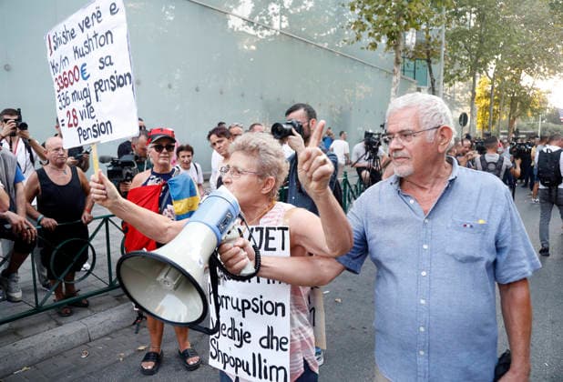 Proteste in front of the Albanian Parliament in Tirana, Albania. Protesters face police officers during a demonstration near the Albanian Parliament in Tirana, on September 8, 2026, against the government, following months of protests against a planned luxury tourism complex project in the protected area of Narta Lagoon in the city of Vlore, backed by a company linked to US President Donald Trump s son-in-law, Jared Kushner, and his wife, Ivanka Trump. Light Studio Agency Malton Dibra Tirana Albania Copyright: xLightxStudioxAgencyx xMaltonxDibrax