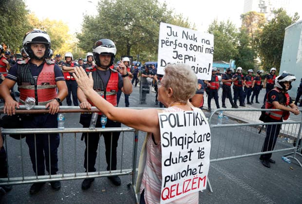 Proteste in front of the Albanian Parliament in Tirana, Albania. Protesters face police officers during a demonstration near the Albanian Parliament in Tirana, on September 8, 2026, against the government, following months of protests against a planned luxury tourism complex project in the protected area of Narta Lagoon in the city of Vlore, backed by a company linked to US President Donald Trump s son-in-law, Jared Kushner, and his wife, Ivanka Trump. Light Studio Agency Malton Dibra Tirana Albania Copyright: xLightxStudioxAgencyx xMaltonxDibrax