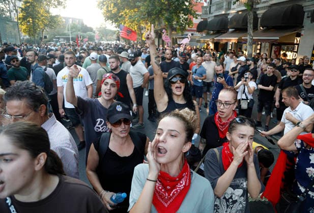 Proteste in front of the Albanian Parliament in Tirana, Albania. Protesters shout slogans during a demonstration near the Albanian Parliament in Tirana, on September 8, 2026, against the government, following months of protests against a planned luxury tourism complex project in the protected area of Narta Lagoon in the city of Vlore, backed by a company linked to US President Donald Trump s son-in-law, Jared Kushner, and his wife, Ivanka Trump. Light Studio Agency Malton Dibra Tirana Albania Copyright: xLightxStudioxAgencyx xMaltonxDibrax