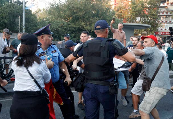 Proteste in front of the Albanian Parliament in Tirana, Albania. Protesters face police officers during a demonstration near the Albanian Parliament in Tirana, on September 8, 2026, against the government, following months of protests against a planned luxury tourism complex project in the protected area of Narta Lagoon in the city of Vlore, backed by a company linked to US President Donald Trump s son-in-law, Jared Kushner, and his wife, Ivanka Trump. Light Studio Agency Malton Dibra Tirana Albania Copyright: xLightxStudioxAgencyx xMaltonxDibrax