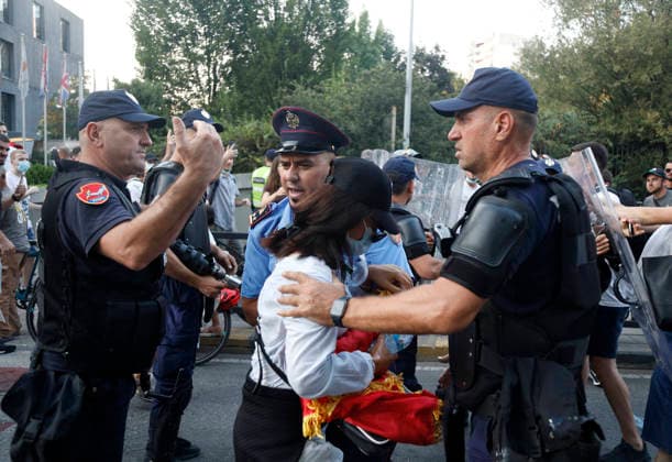 Proteste in front of the Albanian Parliament in Tirana, Albania. Protesters face police officers during a demonstration near the Albanian Parliament in Tirana, on September 8, 2026, against the government, following months of protests against a planned luxury tourism complex project in the protected area of Narta Lagoon in the city of Vlore, backed by a company linked to US President Donald Trump s son-in-law, Jared Kushner, and his wife, Ivanka Trump. Light Studio Agency Malton Dibra Tirana Albania Copyright: xLightxStudioxAgencyx xMaltonxDibrax
