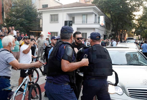 Proteste in front of the Albanian Parliament in Tirana, Albania. Protesters face police officers during a demonstration near the Albanian Parliament in Tirana, on September 8, 2026, against the government, following months of protests against a planned luxury tourism complex project in the protected area of Narta Lagoon in the city of Vlore, backed by a company linked to US President Donald Trump s son-in-law, Jared Kushner, and his wife, Ivanka Trump. Light Studio Agency Malton Dibra Tirana Albania Copyright: xLightxStudioxAgencyx xMaltonxDibrax