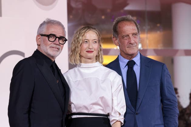Un Bon Petit Soldat Screening - The 83rd Venice International Film Festival French film director Stephane Brize, Italian actress Alba Rohrwacher and French actor Vincent Lindon (R) attends the Un Bon Petit Soldat Screening during the 83rd Venice International Film Festival at Sala Grande on September 09, 2026 in Venice, Italy.  Copyright: xKazukoxWakayamax