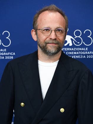 IPA88354750 - Venice, 83rd Venice International Film Festival 2026 - Day 9 - Photocall for *UN PEU AVANT MINUIT* (*ONE MINUTE TO MIDNIGHT*). Pictured: Nicolas Pariser  Copyright: xAlbertoxTerenghi PoolxPhotoxEvenx xPoolxPhotoxEventsx08x IPA88354750