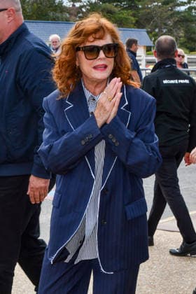 RECORD DATE NOT STATED Deauville - Susan Sarandon Photocall Susan Sarandon poses for the photographers after she unveiled her cabin sign as a tribute for her career along the Promenade des Planches during the 52nd Deauville American Film Festival on September 10, 2026 in Deauville, France. Photo by Shootpix ABACAPRESS.COM Deauville France  Copyright: xShootpix ABACAx