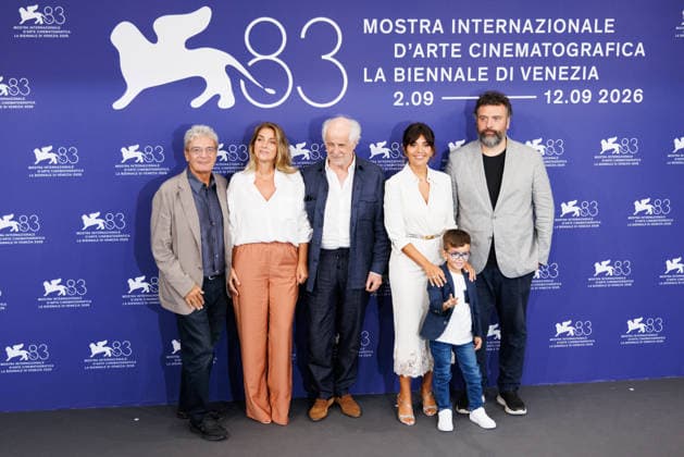 News - Scherzetto Photocall - The 83rd Venice International Film Festival Mario Martone, Ippolita Di Majo, Toni Servillo, Serena Rossi, Lorenzo Perrotta, and Leonardo Lidi attend the Scherzetto Photocall during the 83rd Venice International Film Festival at Palazzo del Casino on September 10, 2026 in Venice, Italy. Photo: Cinzia Camela. Lido di Venezia Palazzo del Casino Italy Copyright: xCinziaxCamelax xLiveMediax LPN_2661971