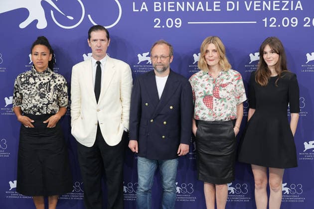 Venice 2026 Un Peu Avant Minuit Photocall NB Léonie Simaga, Melvil Poupaud, director Nicolas Pariser, Chiara Mastroianni and Clara Pacini attending the Un Peu Avant Minuit Photocall as part of the 83th Venice International Film Festival at the Lido in Venice, Italy on September 10, 2026. Photo by Nasser Berzane ABACAPRESS.COM Venice Italy  Copyright: xBerzanexNasser ABACAx