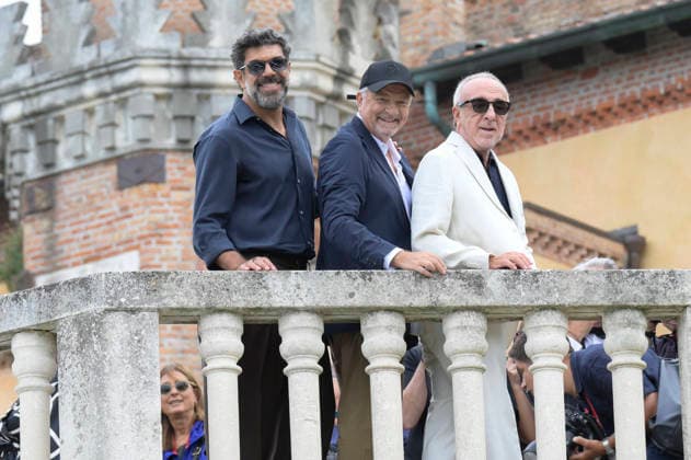 Pierfrancesco Favino, Giovanni Veronesi, and Silvio Orlando upon their arrival at the Hotel Excelsior at the 2026 Venice Biennale 83rd Venice International Film Festival, Venice, September 10, 2026 Foto:xA.xM.xTinghinox xFuturexImagex favino_6941