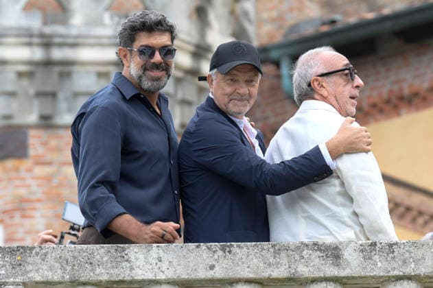 Pierfrancesco Favino, Giovanni Veronesi, and Silvio Orlando upon their arrival at the Hotel Excelsior at the 2026 Venice Biennale 83rd Venice International Film Festival, Venice, September 10, 2026 Foto:xA.xM.xTinghinox xFuturexImagex favino_6942