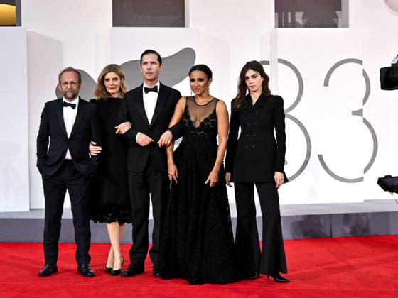 Entertainment Bilder des Tages IPA88365177 - Venice, 83rd Venice International Film Festival 2026 - Night 9. Red Carpet for the film *UN PEU AVANT MINUIT*. Pictured: Nicolas Pariser, Chiara Mastroianni, Melvil Poupaud, LÃ onie Simaga, and Clara Pacini  Copyright: xSimonexComix xPoolxPhotoxEventsx08x IPA88365177
