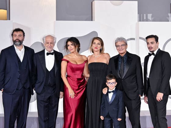IPA88370421 - Venice, 83rd Venice International Film Festival 2026 - Night 9. Red Carpet for the film *Scherzetto* - Pictured: Leonardo Lidi, Toni Servillo, Serena Rossi, Ippolita Di Majo, Lorenzo Perrotta, Mario Martone, and Gianluca Di Gennaro  Copyright: xSimonexComix xPoolxPhotoxEventsx08x IPA88370421