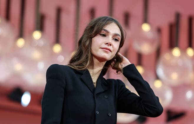 (260910) -- VENICE, Sept. 10, 2026 -- French actress Clara Pacini of the film One Minute To Midnight poses at the red carpet before the premiere of the film during the 83rd Venice International Film Festival in Venice, Italy, Sept. 10, 2026. ) ITALY-VENICE-FILM FESTIVAL-ONE MINUTE TO MIDNIGHT-PREMIERE WangxKaiyan 