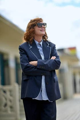 Deauville Susan Sarandon Photocall FC Susan Sarandon poses for the photographers after she unveiled her cabin sign as a tribute for her career along the Promenade des Planches during the 52nd Deauville American Film Festival on September 10, 2026 in Deauville, France. Photo by Franck Castel ABACAPRESS.COM Deauville  Copyright: xCastelxFranck ABACAx