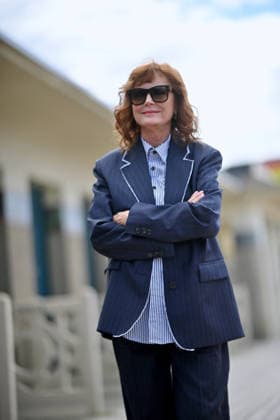 Deauville Susan Sarandon Photocall FC Susan Sarandon poses for the photographers after she unveiled her cabin sign as a tribute for her career along the Promenade des Planches during the 52nd Deauville American Film Festival on September 10, 2026 in Deauville, France. Photo by Franck Castel ABACAPRESS.COM Deauville  Copyright: xCastelxFranck ABACAx