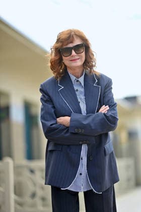 Deauville Susan Sarandon Photocall FC Susan Sarandon poses for the photographers after she unveiled her cabin sign as a tribute for her career along the Promenade des Planches during the 52nd Deauville American Film Festival on September 10, 2026 in Deauville, France. Photo by Franck Castel ABACAPRESS.COM Deauville  Copyright: xCastelxFranck ABACAx