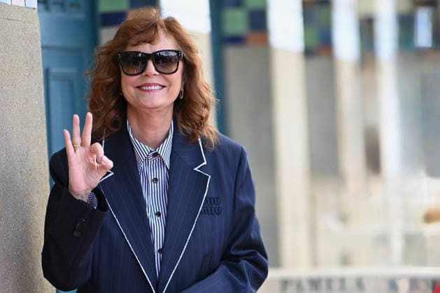 Deauville Susan Sarandon Photocall FC Susan Sarandon poses for the photographers after she unveiled her cabin sign as a tribute for her career along the Promenade des Planches during the 52nd Deauville American Film Festival on September 10, 2026 in Deauville, France. Photo by Franck Castel ABACAPRESS.COM Deauville  Copyright: xCastelxFranck ABACAx