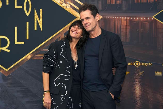 Tom Tykwer with his wife, Marie Steinmann, at the world premiere of the fifth and final season of the TV series *Babylon Berlin* at the Zoo Palast in Berlin, September 10, 2026 Foto:xC.xBehringx xFuturexImagex babylon_berlin_6968