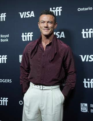 September 10, 2026, Toronto, On, CANADA: Actor Luke Evans poses for photographs on the red carpet for the movie The Housewife during the Toronto International Film Festival in Toronto on Thursday, Sept. 10, 2026. Toronto CANADA  - ZUMAc35_ 20260910_zaf_c35_199 Copyright: xNathanxDenettex