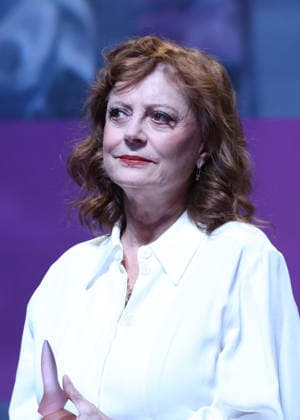 Susan Sarandon receives a Deauville Icon Award on stage during the 52nd Deauville American Film Festival on September 10, 2026. Denis Guignebourg, Bestimage. Susan Sarandon attends the Deauville Icon Award Ceremony at the 52nd Deauville American Film Festival on September 10, 2026, in Deauville, France. Deauville, France  Copyright: xDenisxGuignebourgx xBestimagexDenisxGuignebourgx xBestimagex