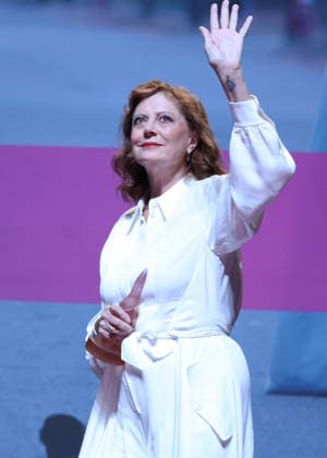 Susan Sarandon receives a Deauville Icon Award on stage during the 52nd Deauville American Film Festival on September 10, 2026. Denis Guignebourg, Bestimage. Susan Sarandon attends the Deauville Icon Award Ceremony at the 52nd Deauville American Film Festival on September 10, 2026, in Deauville, France. Deauville, France  Copyright: xDenisxGuignebourgx xBestimagexDenisxGuignebourgx xBestimagex