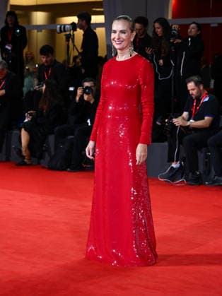 IPA88409880 - Venice, 83rd Venice International Film Festival 2026 - Night 10 - Red carpet for the film *UN BON AVOCAT*. Pictured: Carole Bouquet  Copyright: xAlbertoxTerenghi PoolxPhotoxEvenx xPoolxPhotoxEventsx08x IPA88409880