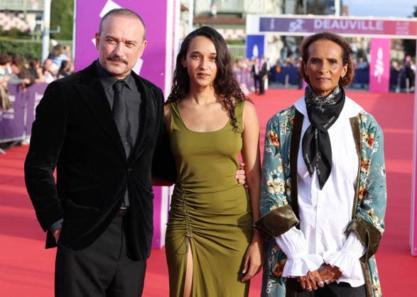 Vincent Perez, Karine Silla, and their daughter Tess Perez on the red carpet at the 52nd Deauville American Film Festival on September 11, 2026. Denis Guignebourg, Bestimage. Red carpet at the 52nd Deauville American Film Festival on September 11, 2026, Deauville, France  Copyright: xDenisxGuignebourgx xBestimagexDenisxGuignebourgx xBestimagex
