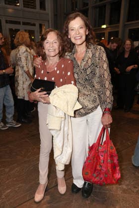 Angela Roy with her 97-year-old mother, Iris, at the premiere celebration of the musical comedy *Männerbeschaffungsmassnahmen* at the Komödie Winterhuder Fährhaus in Hamburg; four women rediscover their hopes and feelings during a seminar together—a play full of music featuring many hits and evergreens, Premiere and premiere celebration on September 11, 2026