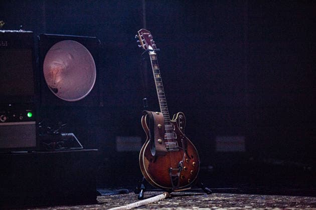 The Black Keys performs live at Alcatraz in Milan, Italy - 11 Sept 2026 A view of the vintage electric guitar played by Dan Auerbach, frontman and guitarist of The Black Keys during the second live show at the Alcatraz as part of their Peaches n Kream World Tour 2026. Milan Italy Copyright: xCarloxVerganix xSOPAxImagesx BK26(3)
