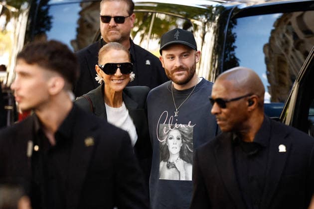 Celine Dion greets her fans as she leaves her hotel before heading to the Plenitude Arena, where she will kick off her Paris concert series on September 12, 2026. Her son, René Charles, is wearing a T-shirt featuring his mother’s image. Cyril Moreau, Bestimage. Celine Dion greets her fans as leaving her hotel before heading to the Plenitude Arena, where she will begin her Paris concert series on September 12, 2026, in Paris, France  Copyright: xCyrilxMoreaux xBrunoxBebertx xBestimagexCyrilxMoreaux xBrunoxBebertx xBestimagex
