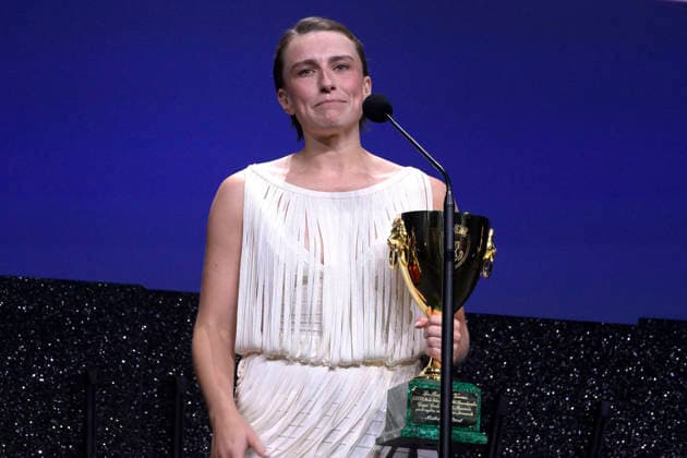 Closing Ceremony of the Venice International Film Festival Actress Laleh Marzban receives the Volpi Cup for Best Actress for *Falling House* during the closing gala of the Venice International Film Festival on September 11, 2026, in Venice, Italy. The festival, the oldest in the world, celebrated its 83rd edition this year. The international jury, chaired by Maggie Gyllenhaal, presented the Golden Lion for Best Film and the other official awards: the Grand Jury Prize, the Silver Lion for Best Director, Volpi Cups for Best Actress and Best Actor, Best Screenplay Award, Special Jury Prize, and the Marcello Mastroianni Award for Young Performers. SEPTEMBER 12, 2026 VENICE FILM FESTIVAL FILM AWARDS ACTORS ACTRESSES DIRECTOR Venice, Italy Venic Copyright: xRoccoxSpazianix 7769613