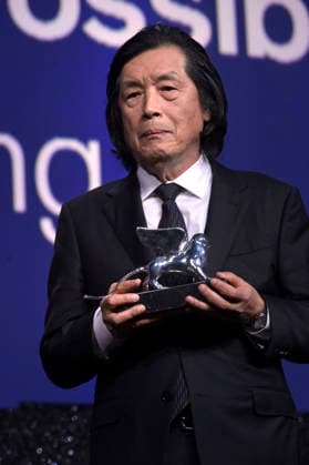 Closing Ceremony of the Venice International Film Festival Director Lee Chang-dong receives the Silver Lion Grand Jury Prize for *Possible Love* during the closing gala of the Venice International Film Festival on September 11, 2026, in Venice, Italy. The festival, the oldest in the world, celebrated its 83rd edition this year. The international jury, chaired by Maggie Gyllenhaal, awarded the Golden Lion for Best Film and the other official prizes: the Grand Jury Prize, the Silver Lion for Best Director, Volpi Cups for Best Actress and Best Actor, Best Screenplay, Special Jury Prize, and the Marcello Mastroianni Award for Best Young Actor or Actress. SEPTEMBER 12, 2026 VENICE FILM FESTIVAL FILM AWARDS ACTORS ACTRESSES DIRECTOR Venice, Ital Copyright: xRoccoxSpazianix 7769641