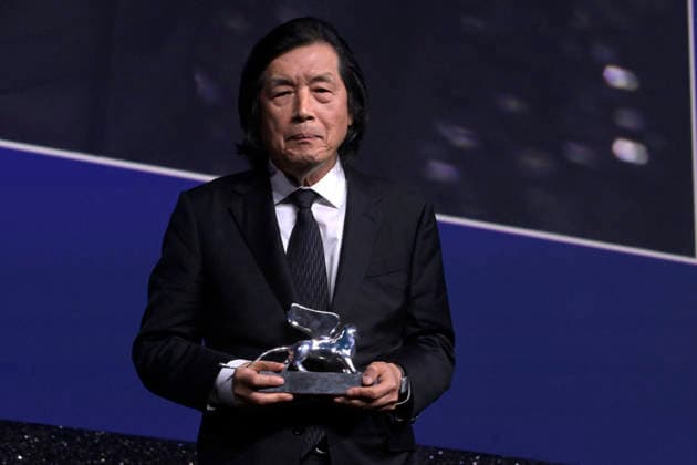 Closing Ceremony of the Venice International Film Festival Director Lee Chang-dong receives the Silver Lion Grand Jury Prize for *Possible Love* during the closing gala of the Venice International Film Festival on September 11, 2026, in Venice, Italy. The festival, the oldest in the world, celebrated its 83rd edition this year. The international jury, chaired by Maggie Gyllenhaal, awarded the Golden Lion for Best Film and the other official prizes: the Grand Jury Prize, the Silver Lion for Best Director, Volpi Cups for Best Actress and Best Actor, Best Screenplay, Special Jury Prize, and the Marcello Mastroianni Award for Best Young Actor or Actress. SEPTEMBER 12, 2026 VENICE FILM FESTIVAL FILM AWARDS ACTORS ACTRESSES DIRECTOR Venice, Ital Copyright: xRoccoxSpazianix 7769642