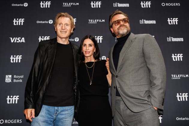 September 12, 2026, Toronto, On, Canada: Liam Neeson, from left, director Courtney Cox, and actor David Harbour are photographed on the red carpet for the film Evil Genius during the Toronto International Film Festival in Toronto, on Saturday, Sept. 12, 2026. Toronto Canada - ZUMAc35_ 20260912_zaf_c35_013 Copyright: xKeitoxNewmanx