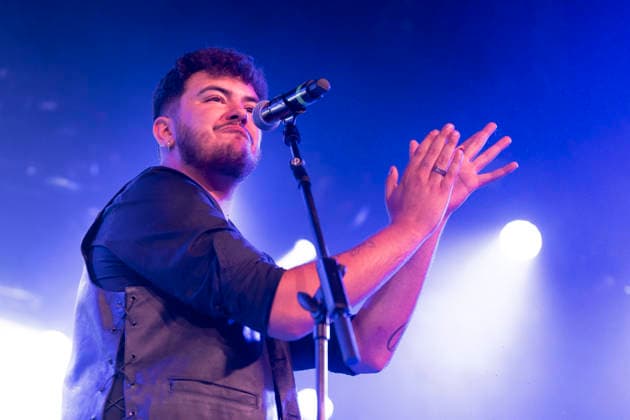 September 12, 2026, Madrid, Spain: Aaron Romero from the rock band Linaje performs live on stage during a festival at La Riviera. Madrid Spain - ZUMAs197 20260912_aaa_s197_410 Copyright: xAtilanoxGarciax