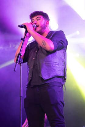 Linaje Performs in Madrid, Spain - 12 Sep 2026 Aaron Romero from the rock band Linaje performs live on stage during a festival at La Riviera. Madrid Spain Copyright: xAtilanoxGarciax xSOPAxImagesx PHOTO07146