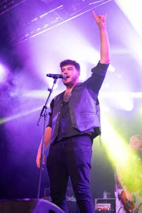 Linaje Performs in Madrid, Spain - 12 Sep 2026 Aaron Romero from the rock band Linaje performs live on stage during a festival at La Riviera. Madrid Spain Copyright: xAtilanoxGarciax xSOPAxImagesx PHOTO07147