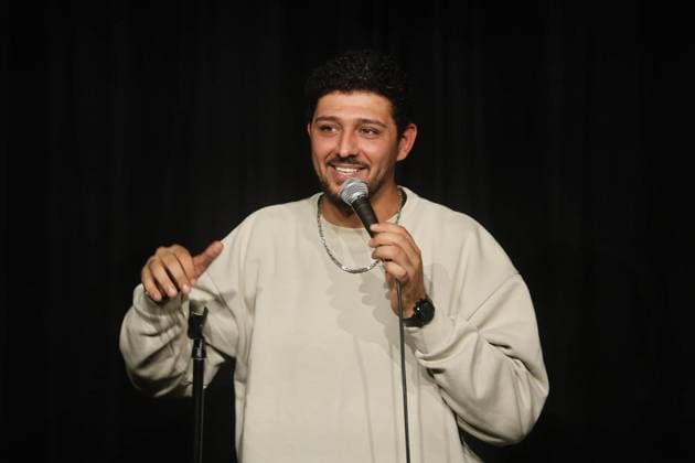 Abdul Kader Chahin s Ehrenlos Show in Duisburg ** FOR EDITORIAL USE ONLY ** EDITORIAL USE ONLY ** p Comedian Abdul Kader Chahin on tour with his new show Ehrenlos at the Bora in Duisburg on Saturday, September 12, 2026 Germany NRW Duisburg Copyright KerstinxBögeholz Copyright: KerstinxBögeholz doc87kx2uh2araac01quvw ,EDITORIAL USE ONLY Copyright: KerstinxBögeholz