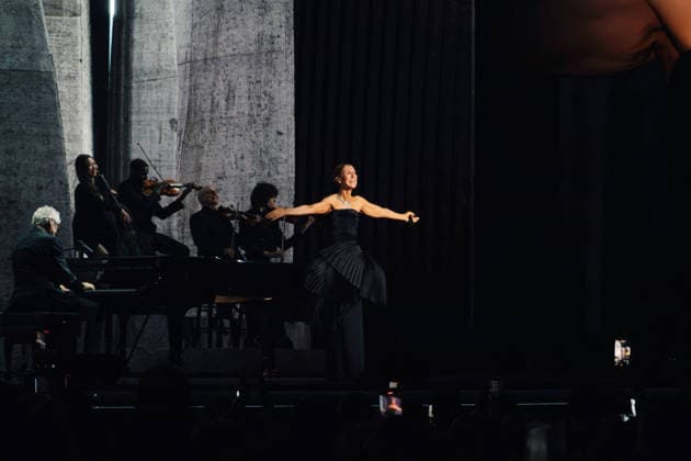 Celine Dion, wearing a Boucheron outfit and jewelry, during her first concert at the Plénitude Arena in Paris La Défense on September 12, 2026 Celine Dion, wearing a Boucheron outfit and jewelry, during her first concert at the Plénitude Arena in Paris La Défense on September 12, 2026, Paris La Défense, France  Copyright: xAgencex xBestimagexAgencex xBestimagex