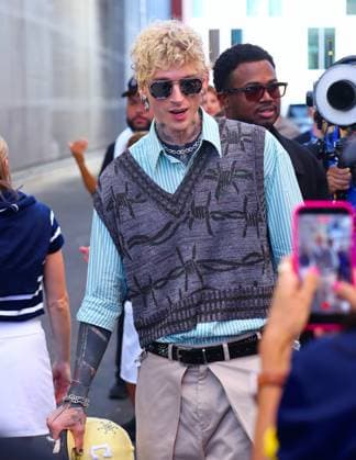US Open - Machine Gun Kelly Arrival - New York Machine Gun Kelly arrives at the US Open Women s Final in New York on September 12, 2026. Photo by Charles Guerin ABACAPRESS.COM New York NY United States  Copyright: xGuerinxCharles ABACAx