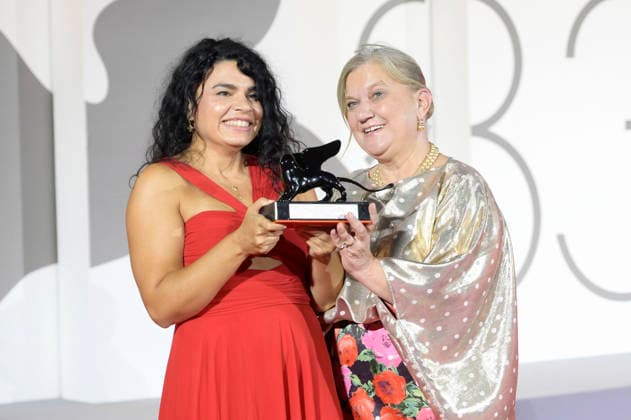 Alina Serban and Ada Solomon, winners of the Armani Beauty Audience Award for *Eu Contez I Matter*, at a photocall with the award winners of the 2026 Venice Biennale—the 83rd Venice International Film Festival—in front of the Palazzo del Cinema in Venice, September 12, 2026 Foto:xA.xM.xTinghinox xFuturexImagex awards_6997
