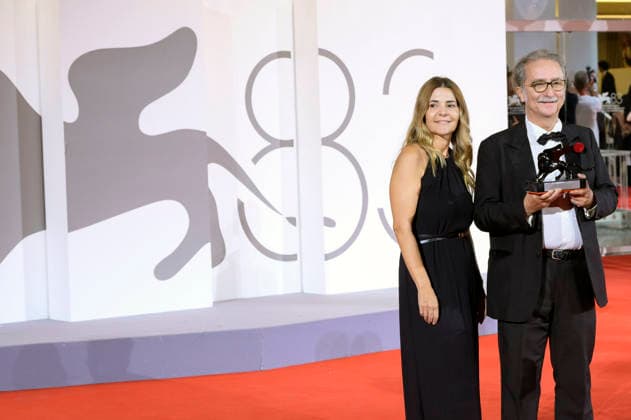 Gian Luca Farinelli, accompanied by his entourage, with the Best Restored Film Award at a photocall with the award winners of the 2026 Venice Biennale—the 83rd Venice International Film Festival—in front of the Palazzo del Cinema in Venice, September 12, 2026 Foto:xA.xM.xTinghinox xFuturexImagex awards_7002
