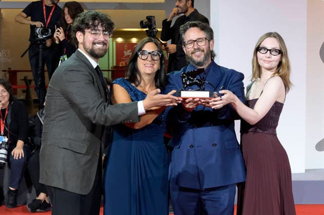 Anna Maria Nonny de la Pena, Rory Mitchell, and their team—winners of the Special Jury Prize in the Venice Immersive category for *Out of the Ashes*—at a photo call with the award winners of the 2026 Venice Biennale, the 83rd Venice International Film Festival, in front of the Palazzo del Cinema in Venice, September 12, 2026 Foto:xA.xM.xTinghinox xFuturexImagex awards_7021