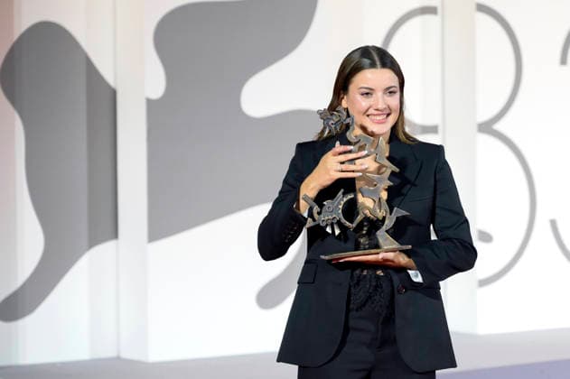 Malou Khebizi, winner of the Marcello Mastroianni Award for Best Young Actress in *15 18 A Place to Heal*, at a photo call with the award winners of the 2026 Venice Biennale 83rd Venice International Film Festival in front of the Palazzo del Cinema in Venice, September 12, 2026 Foto:xA.xM.xTinghinox xFuturexImagex awards_7041