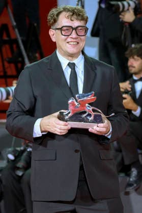 Ilya Khrzhanovsky, winner of the Silver Lion for Best Director for *DAU*, at a photocall with the award winners of the 2026 Venice Biennale—the 83rd Venice International Film Festival—in front of the Palazzo del Cinema in Venice, September 12, 2026 Foto:xA.xM.xTinghinox xFuturexImagex awards_7059