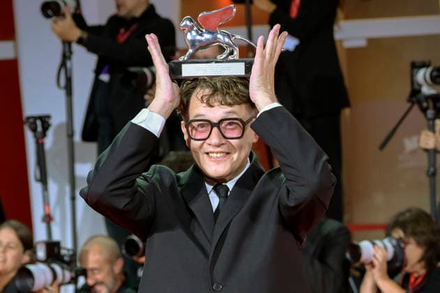 Ilya Khrzhanovsky, winner of the Silver Lion for Best Director for *DAU*, at a photocall with the award winners of the 2026 Venice Biennale—the 83rd Venice International Film Festival—in front of the Palazzo del Cinema in Venice, September 12, 2026 Foto:xA.xM.xTinghinox xFuturexImagex awards_7063