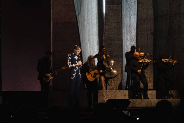 Exclusive: Quebec singer Céline Dion makes a triumphant return to the stage at the Plénitude Arena to kick off her Paris residency, a series of sixteen concerts scheduled through October 17, 2026. Ten additional dates are planned for May 2027. In front of an audience of approximately 30,000 people from all over the world, the 58-year-old artist performed her first full concert in six years, following a long hiatus due to her battle with stiff-person syndrome, a rare neurological disorder diagnosed in 2022. Visibly moved, Céline Dion paused her first song, On ne change pas, overcome with emotion, before launching into a show lasting more than two hours, featuring her greatest hits, including My Heart Will Go On, Pour que tu m’aimes enc  Copyright: xAgencex xBestimagexAgencex xBestimagex