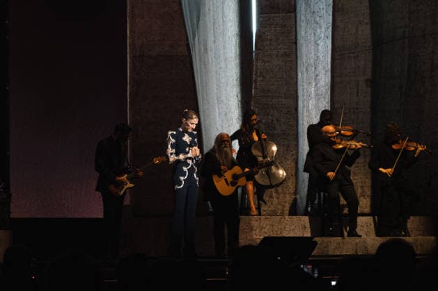 Exclusive: Quebec singer Céline Dion makes a triumphant return to the stage at the Plénitude Arena to kick off her Paris residency, a series of sixteen concerts scheduled through October 17, 2026. Ten additional dates are planned for May 2027. In front of an audience of approximately 30,000 people from all over the world, the 58-year-old artist performed her first full concert in six years, following a long hiatus due to her battle with stiff-person syndrome, a rare neurological disorder diagnosed in 2022. Visibly moved, Céline Dion paused her first song, On ne change pas, overcome with emotion, before launching into a show lasting more than two hours, featuring her greatest hits, including My Heart Will Go On, Pour que tu m’aimes enc  Copyright: xAgencex xBestimagexAgencex xBestimagex
