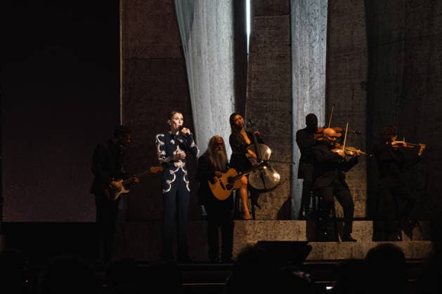 Exclusive: Quebec singer Céline Dion makes a triumphant return to the stage at the Plénitude Arena to kick off her Paris residency, a series of sixteen concerts scheduled through October 17, 2026. Ten additional dates are planned for May 2027. In front of an audience of approximately 30,000 people from all over the world, the 58-year-old artist performed her first full concert in six years, following a long hiatus due to her battle with stiff-person syndrome, a rare neurological disorder diagnosed in 2022. Visibly moved, Céline Dion paused her first song, On ne change pas, overcome with emotion, before launching into a show lasting more than two hours, featuring her greatest hits, including My Heart Will Go On, Pour que tu m’aimes enc  Copyright: xAgencex xBestimagexAgencex xBestimagex